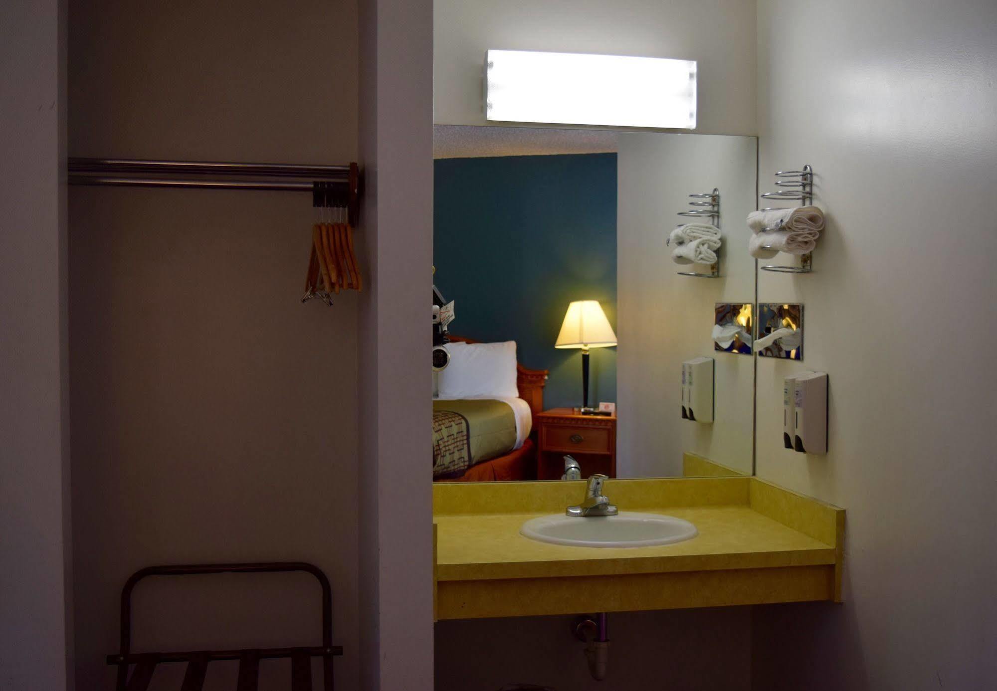 Snelling Motor Inn Mendota Luaran gambar